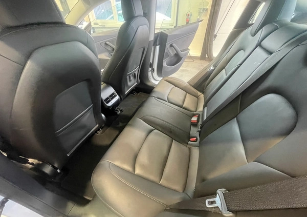 Tesla Model 3 cena 99900 przebieg: 125170, rok produkcji 2019 z Kościan małe 232